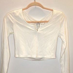 BRAND NEW Garage (brand) V-shirt, crop top